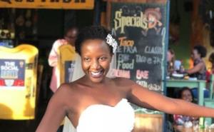 Stala pred oltar i udala se za samu sebe